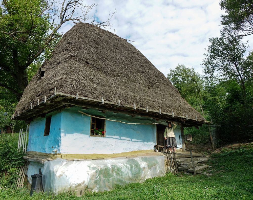 200 éves kőből, fából és agyaggal tapasztott ház